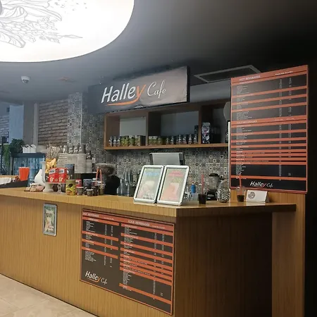 Halley 3*